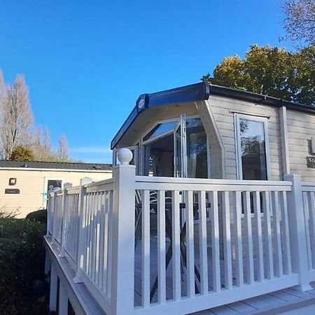 Family Breaks At Rockley Park With Prosecco And A Box Of Chocolates On Arrival Villa Пул Екстериор снимка