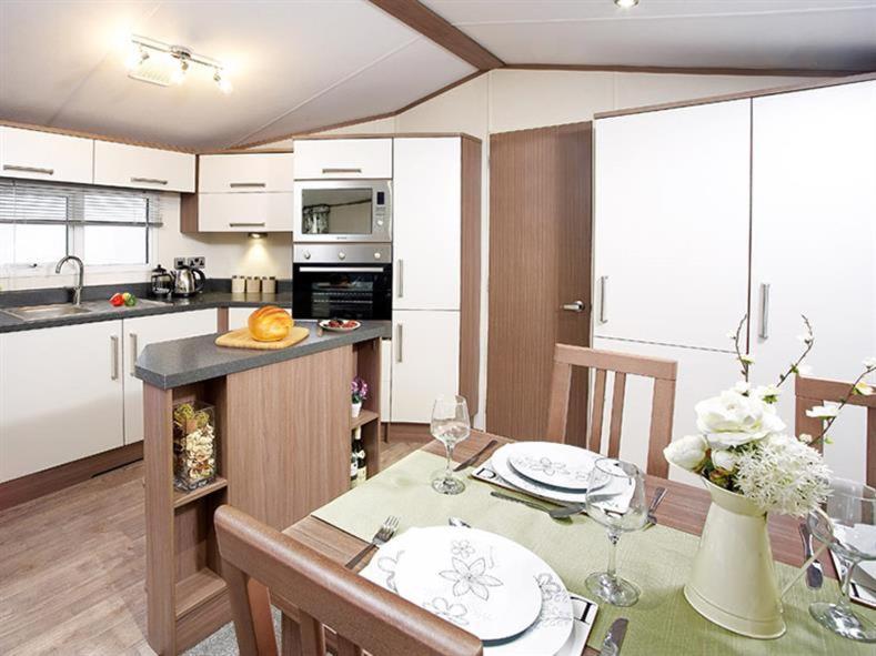 Family Breaks At Rockley Park With Prosecco And A Box Of Chocolates On Arrival Villa Пул Екстериор снимка