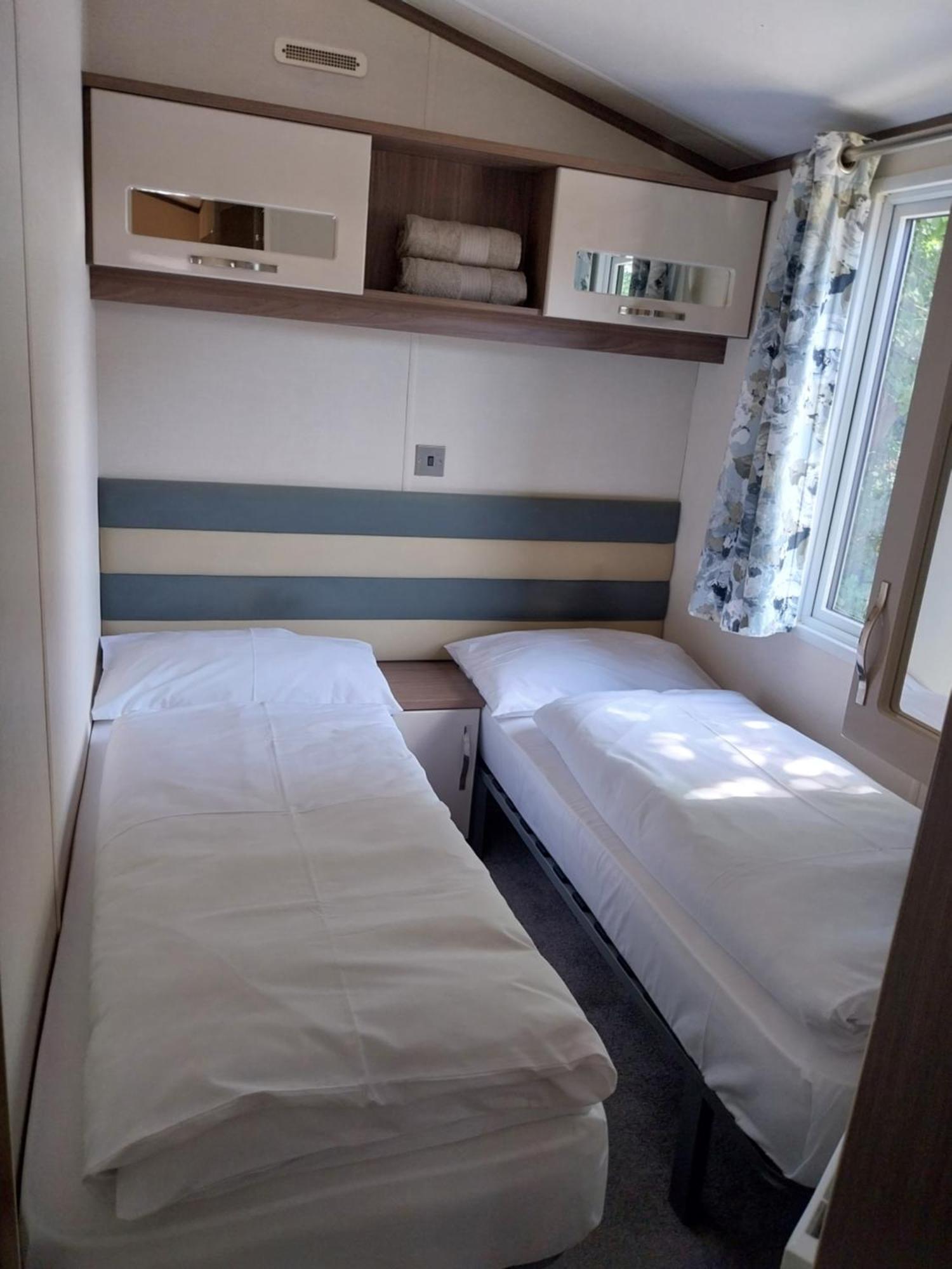 Family Breaks At Rockley Park With Prosecco And A Box Of Chocolates On Arrival Villa Пул Екстериор снимка